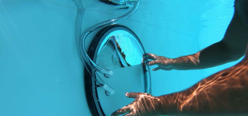 Recherche de fuite sur piscine : inspection éclairage