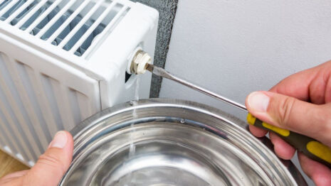 fuite d'eau sur un radiateur